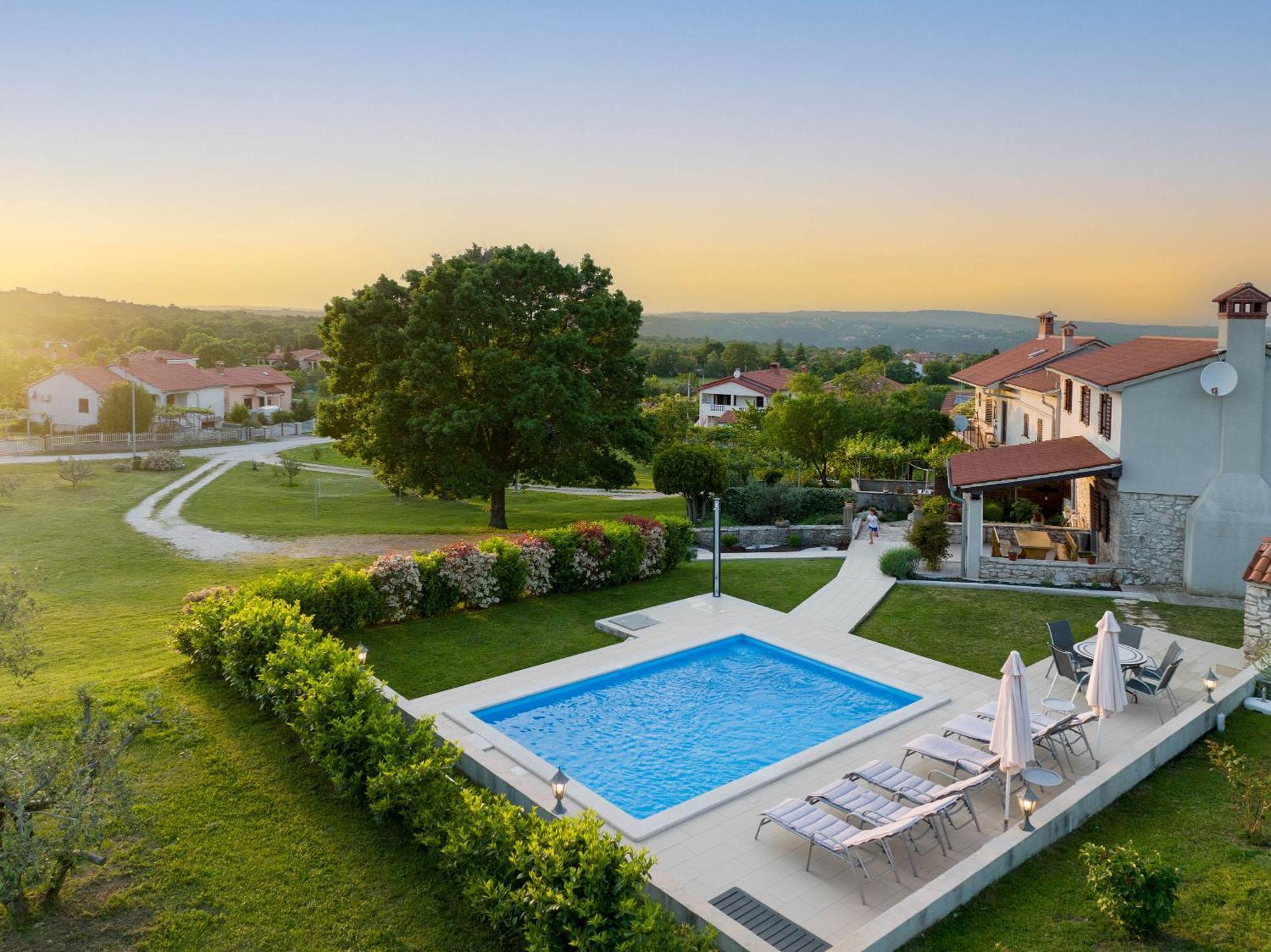 Casa Ivanovac With Pool And Large Front Yard Raša Exterior foto